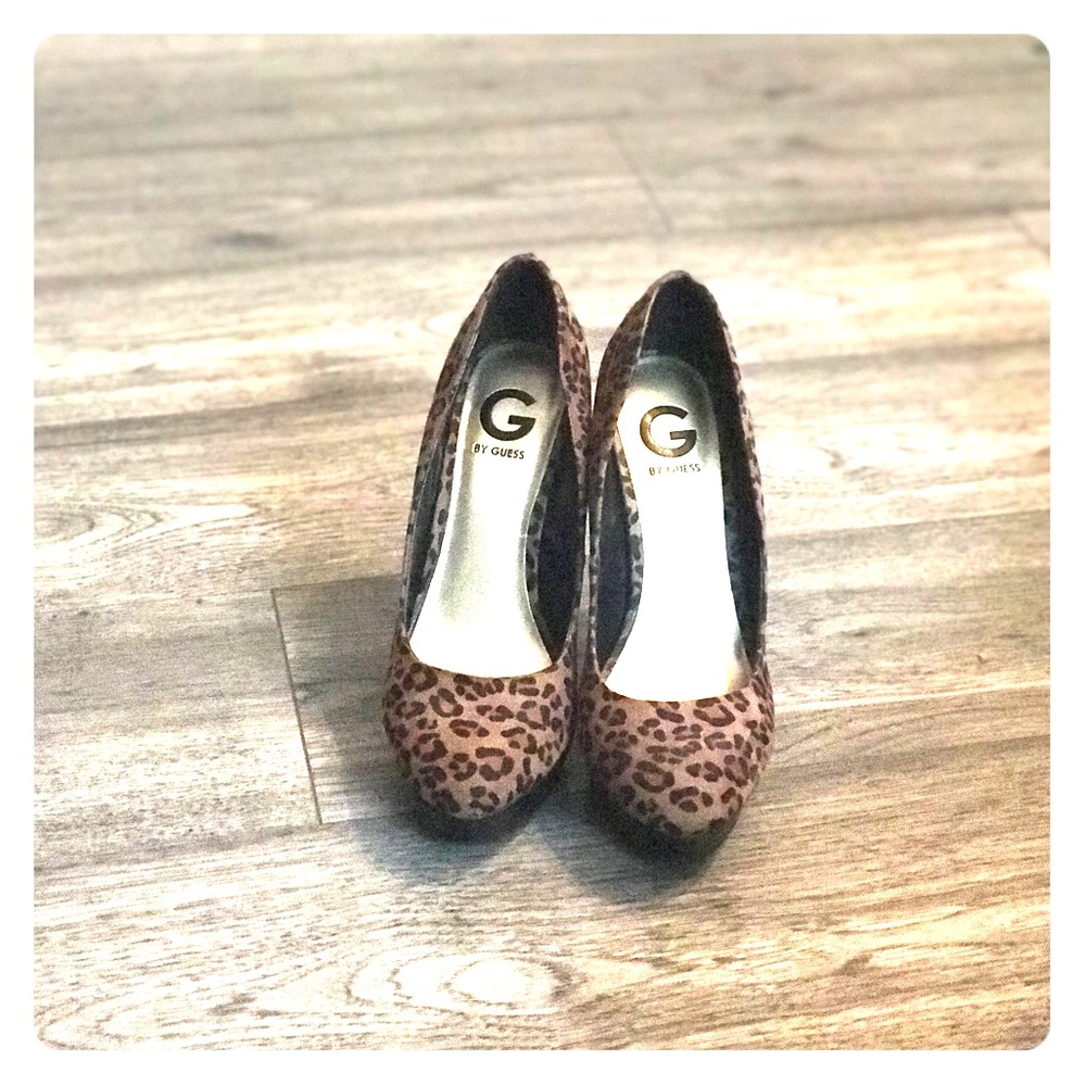 Guess Leopard print pumps
